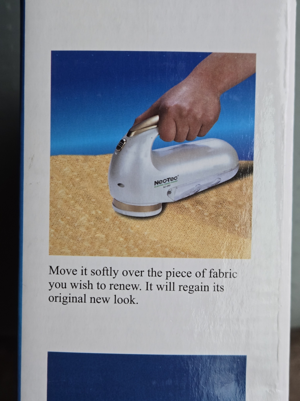 XJ-350 Electric Fabric Shaver - White and Gold - Picture 5 of 5